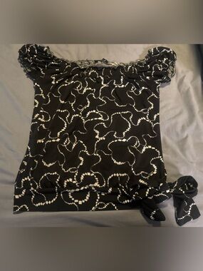 Black and White Printed Off-Shoulder Women’s Top